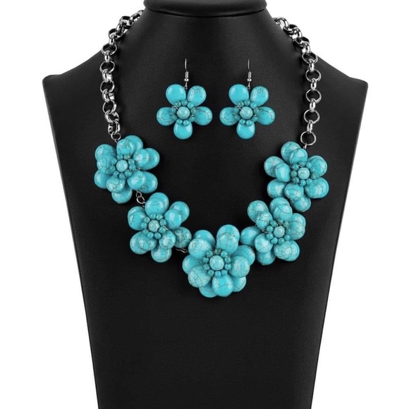 paparazzi Jewelry - Genuine Zi collection necklace with earrings